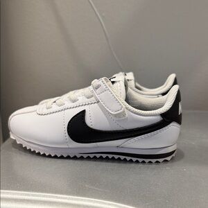 Nike New Kids White and Black Cortez Sneakers sz 8